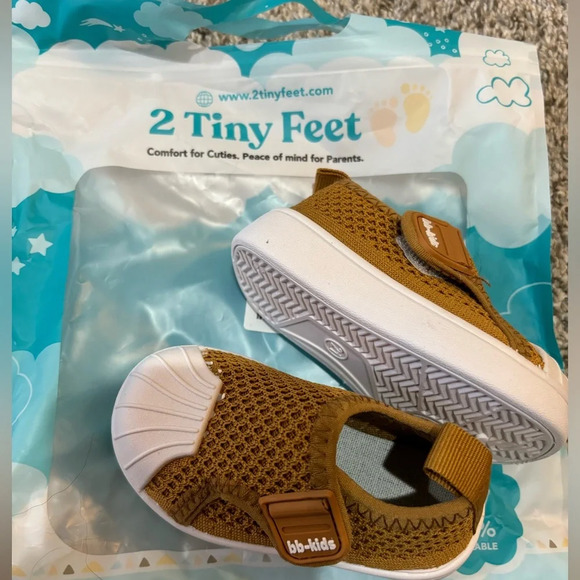 2 Tiny Feet Other - NWT 2 Tiny Feet Baby Shoes